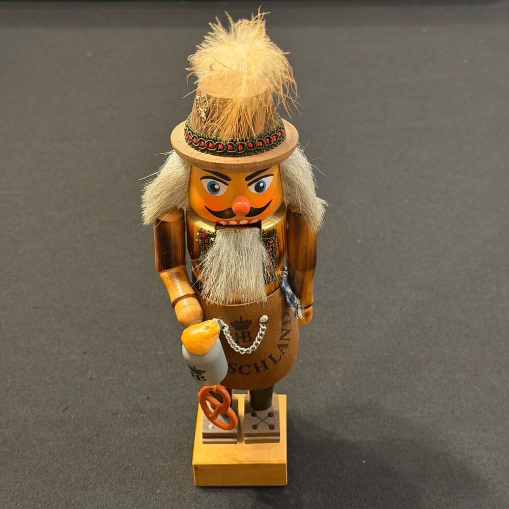 Matthes Hofbräu München Deutschland Oktoberfest Nutcracker Beer 10”